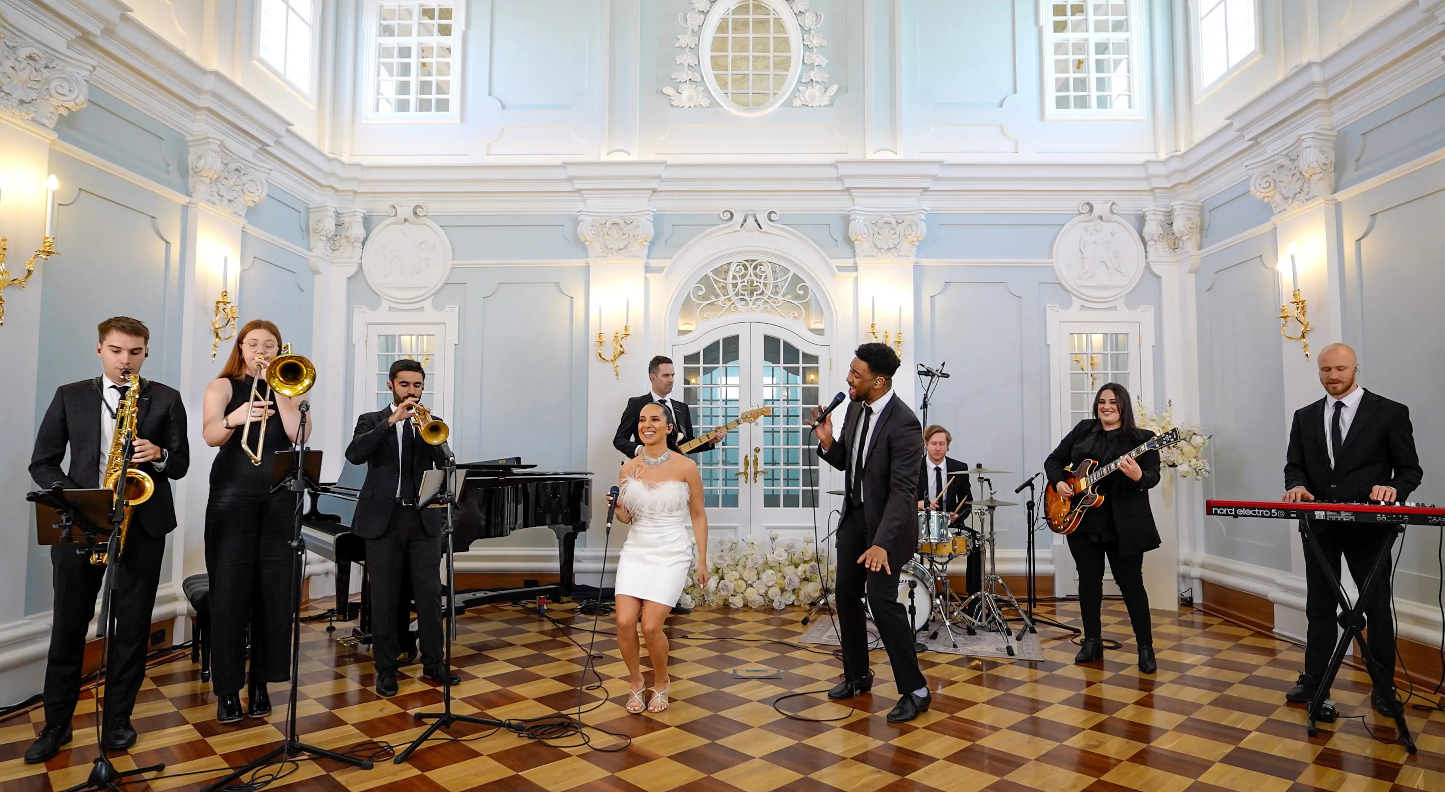 Adelaide Musicians Live performing Ain't No Mountain High Enough